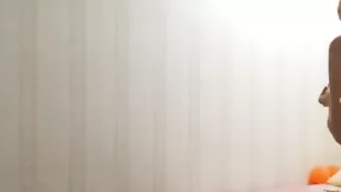 Татуированная блонда callifornia голая во фри