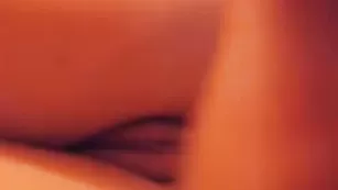 Грудастая пассия tittsbaby трахает пизденку