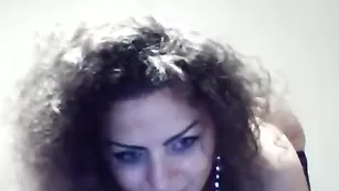 Кучерявая самка EsmeraldaStar вертит большой попой