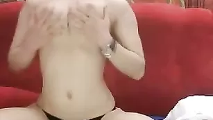 Пышногрудая vivicka снимает нижнее белье