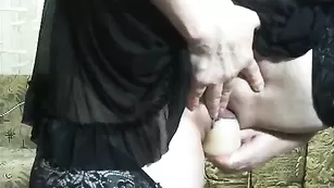 Грудастая толстушка sexualsiski мастурбирует пизденку