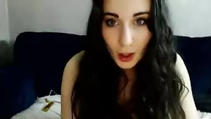 Грудастая чертовка SexySabotage ласкает письку