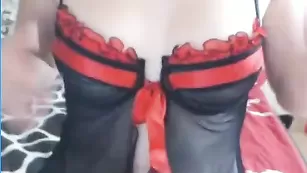 Красивые подружки HotGoddess нежно целуются