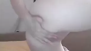 Сисястая девчонка ебется секс игрушкой Melany