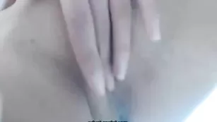 Сисястая крошка развлекается с резиновым хуем