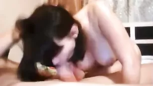 Грудастая шмара 17_Yulia_17 отсасывает хуй