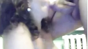 Кучеряшка EsmeraldaStar выебала бритую пизду