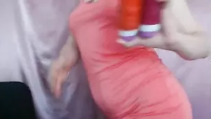 Жопастая самка позирует в платье mary777