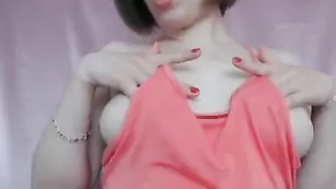 Жопастая самка позирует в платье mary777