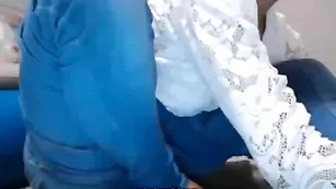 Нежная красавица обнажается и ласкает пизду