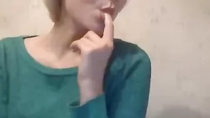 Малышка Lolipopy эротично двигается