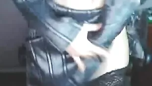 Грудастая стерва мастурбирует пизденку boobiegirl