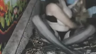 Грудастая стерва мастурбирует пизденку boobiegirl