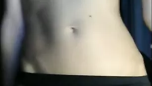 Роскошная брюнетка kate3845 снимает трусики