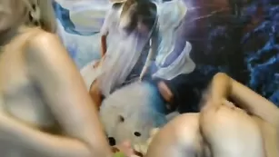 Дрянные суки Nastysha ебут обе дырочки