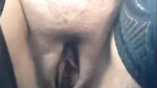 Жаркая SeX-Zaika оседлала пиздой рычаг в жигулях