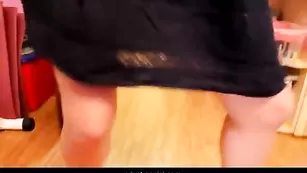 Молодые лесбиянки развлекаются в квартире