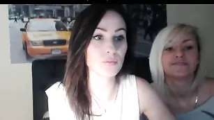 Лесбухи TinaLovee делают куни