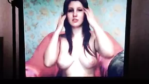 Топовая ellasweety ласкает красивые сиськи