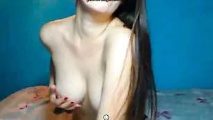 Классная lilian24 показывает шикарные сиськи