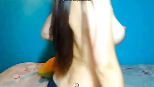 Классная lilian24 показывает шикарные сиськи