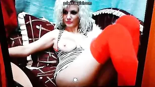 Блонди evelinka демонстрирует сисечки