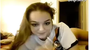 Красотка LexyT отсасывает пенис