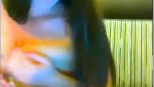 Страстная девочка leyla90 мнет красивые сиськи