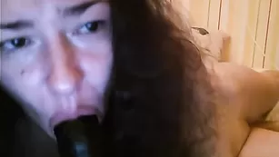 Кудрявая сука SexyGeisha шалит в привате