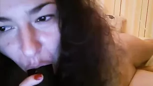 Кудрявая сука SexyGeisha шалит в привате
