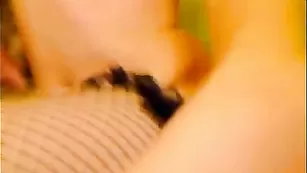 Блудница в чулках TenderPussy дрочит клитор