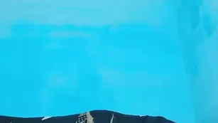 Грудастая куколка Amandasquirts ласкает сосочки