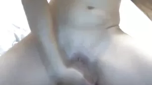 SexyFeya69 ласкает себя и доводит себя до оргазма