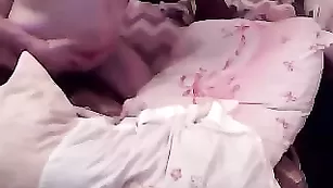 ion_ion65 ласкает свою девочку