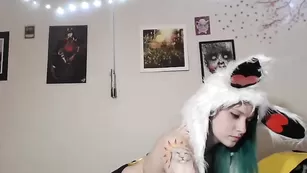 Грудастая крошка Teal_targaryen мастурбирует пизду вибратором