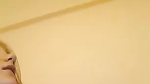 Восхитительная шлюха Annarobert обнажается во фри чате