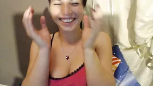 boobs.pussy удовлетворяет киску пальчиками