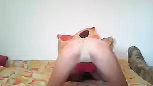 Малая дама White7eyes показала натуральные сиськи