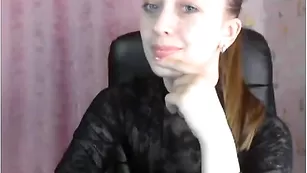 Бесстыжая дама bliss777 хвастается бритой вагиной