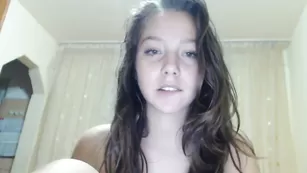 Молодая куколка Dangerousgirl31 раздвигает ножки