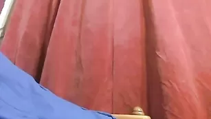 Светловолосая куколка Little2sluti дрочит пизду самотыком