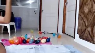 Сексуальные лесби Candy_lovely кончают от мастурбации