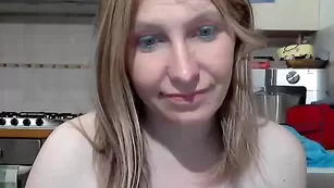 Зрелая цыпочка Suite1977 нежно мастурбирует пизду