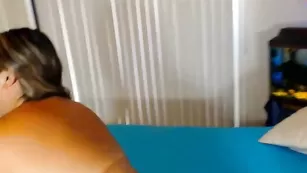Пышная пассия Curvyasian_on_white показывает шикарные формы