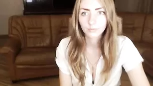 Импозантная бабенка Awesomegirl38 показывает нижнее белье