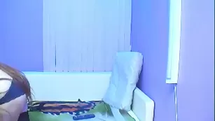 Желанная девка Meganiex раздевается в платном чате