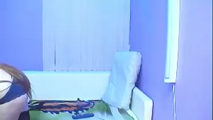 Желанная девка Meganiex раздевается в платном чате