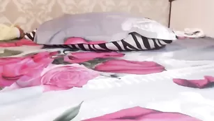 Импозантная стерва Cutie_nina теребит половые губки