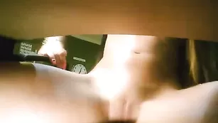 Шальная крошка Sexyofficegirl нежно мастурбирует киску