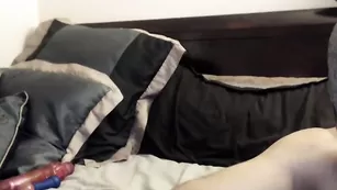 Сексуальная курва Queenoftrapland жестко трахает обе дырки